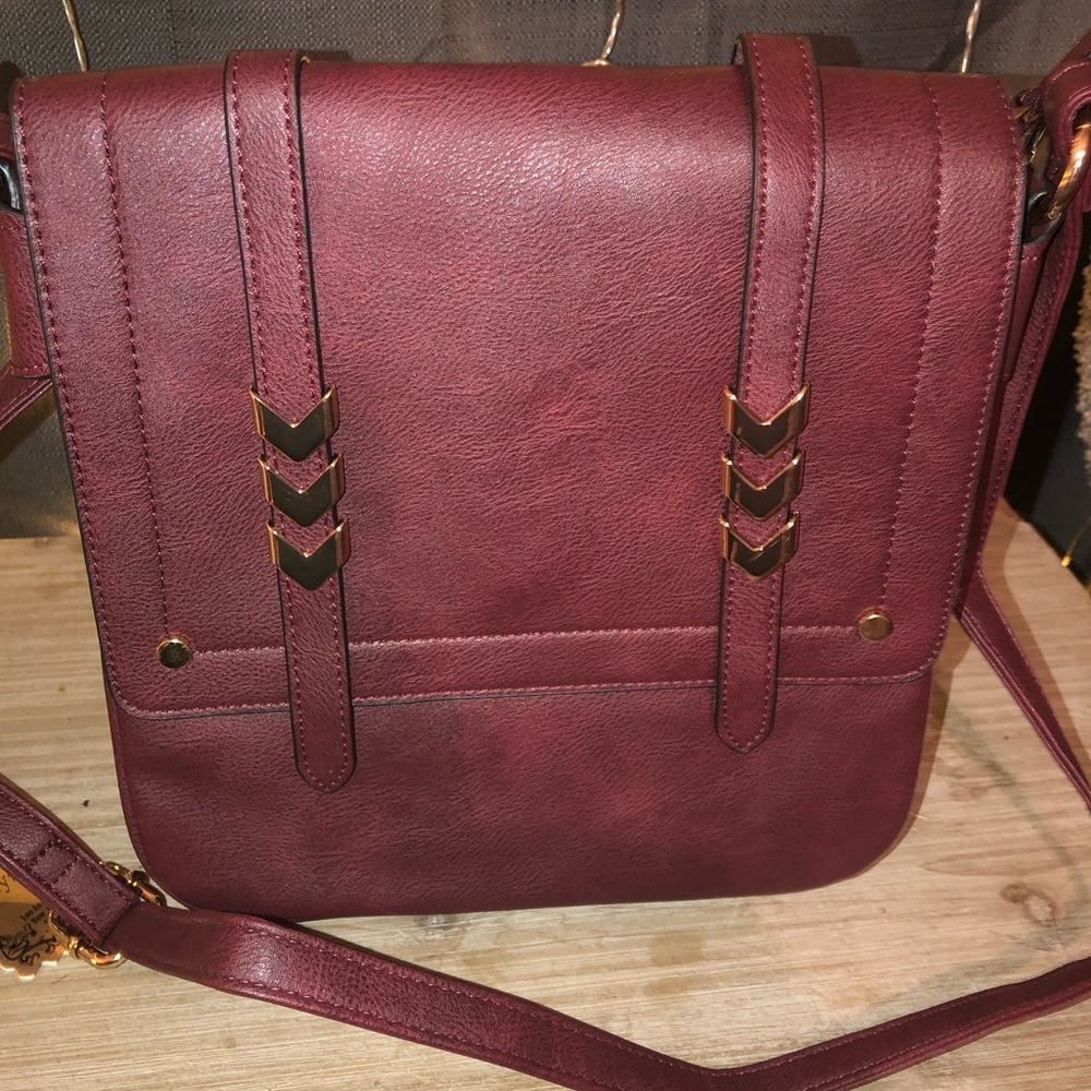 Double compartment crossbody
